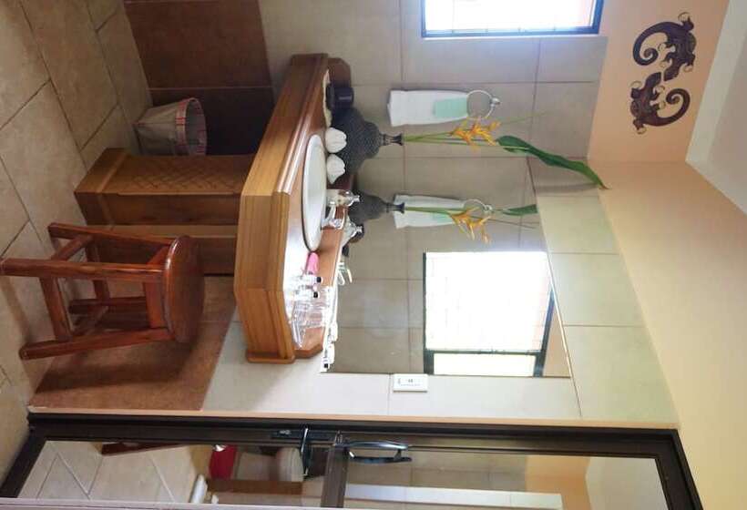 هتل Inn Jimenez
