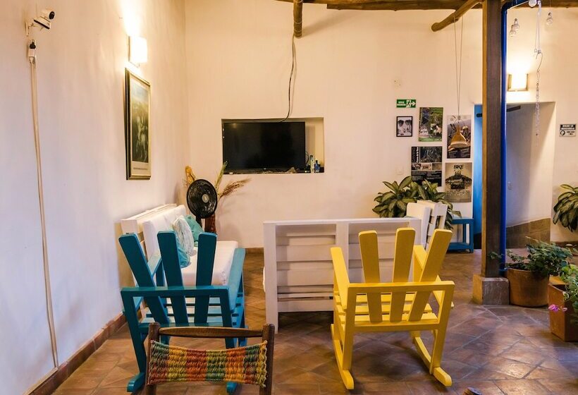 هتل Meraki Boutique Hostel