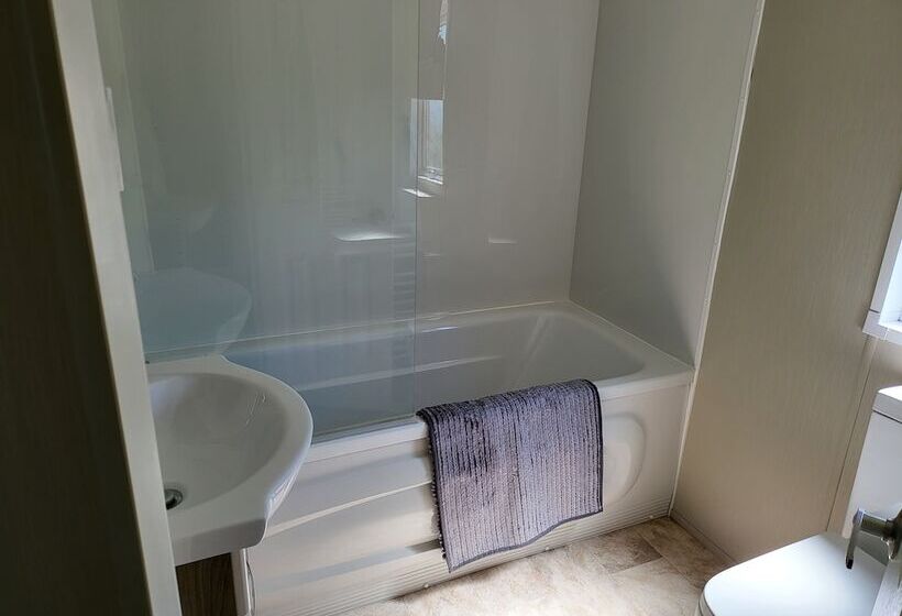 هتل 2br Sleeps6 Fireplace Parking Patio Seaside