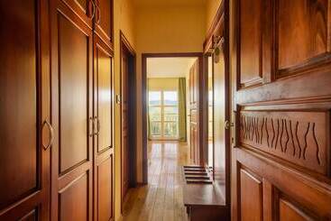 تختخواب و صبحانه Opulent Park View Room With Breakfast Included