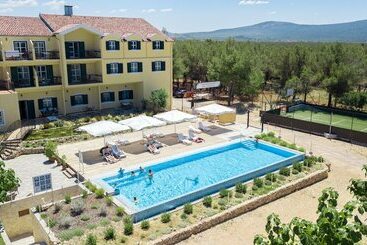 هتل Executive Park View Room With Breakfast Included