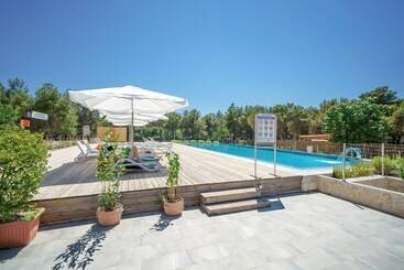 هتل Executive Park View Room With Breakfast Included