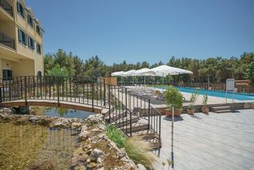 هتل Executive Park View Room With Breakfast Included