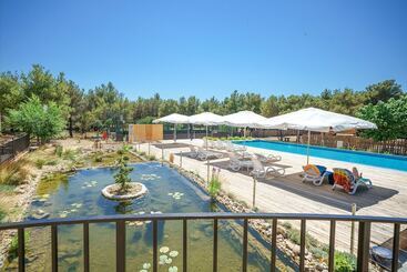 هتل Executive Park View Room With Breakfast Included