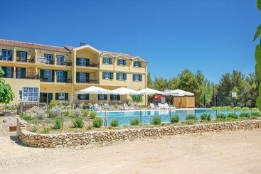 هتل Executive Park View Room With Breakfast Included