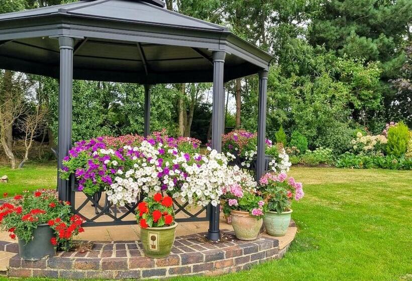 Paddock Cottage   Thorpe Arnold, Melton Mowbray