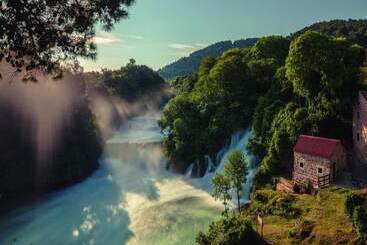 پانسیون Delightful Park View Room With Breakfast Included