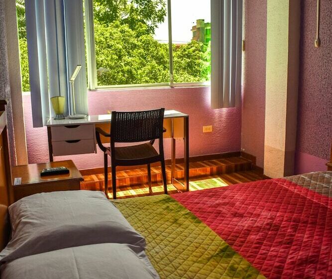 بنسيون Hostal R. Williams