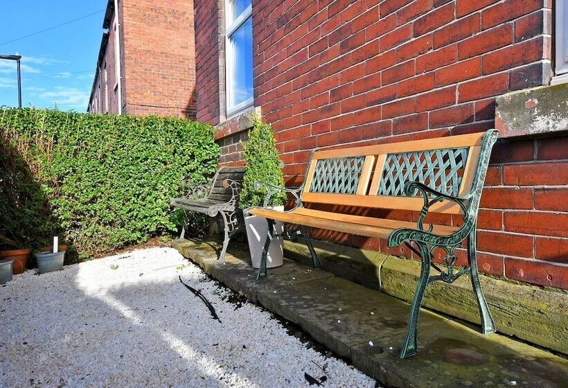 پانسیون Spacious 4br, Parking, Near Centre