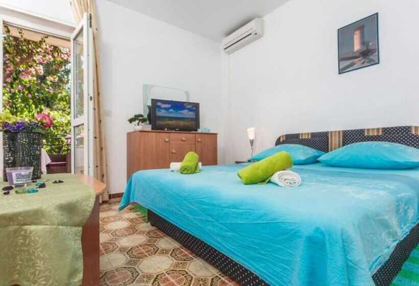 فندق Excellent Double Bed Room With Balcony And Sea View