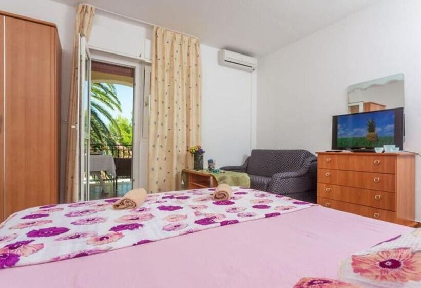 ホテル Lovely Double Bed Room With Balcony And Sea View