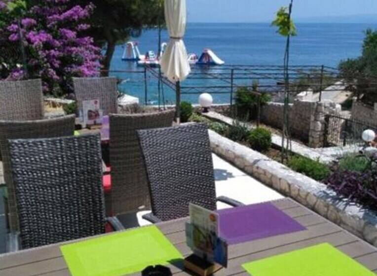 ホテル Lovely Double Bed Room With Balcony And Sea View
