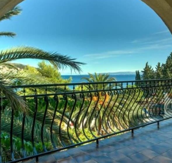 فندق Private Double Bed Room With Balcony And Sea View