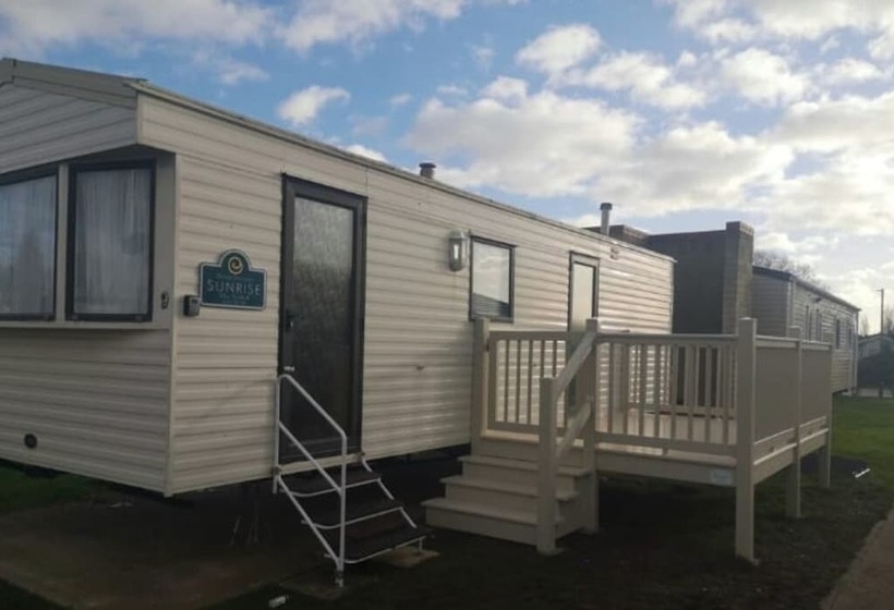 Lovely 2 Bed Caravan In Walton On The Naze
