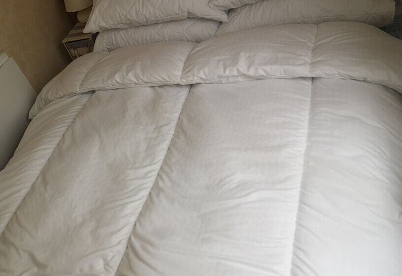 Lovely 2 Bed Caravan In Walton On The Naze