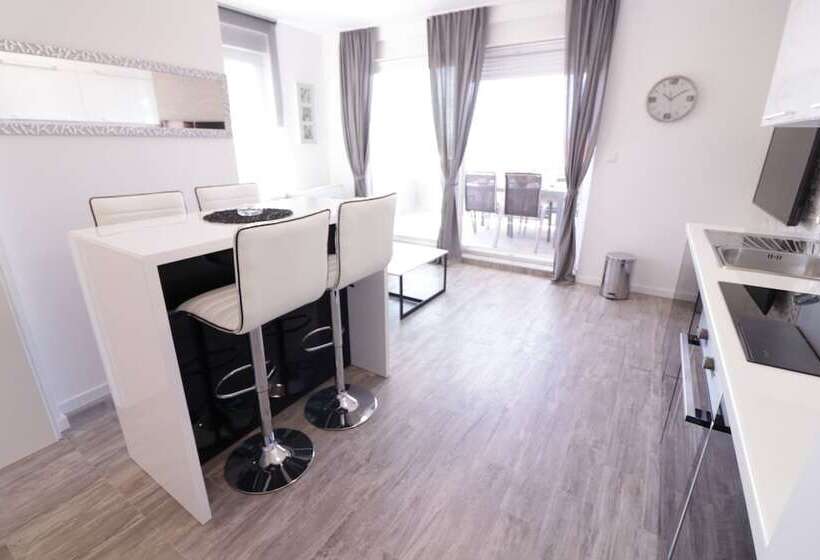 پانسیون Apartments & Rooms Danivan Pool Villas B