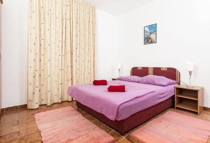 بنسيون Lavish Double Bed Room With Balcony And Sea View