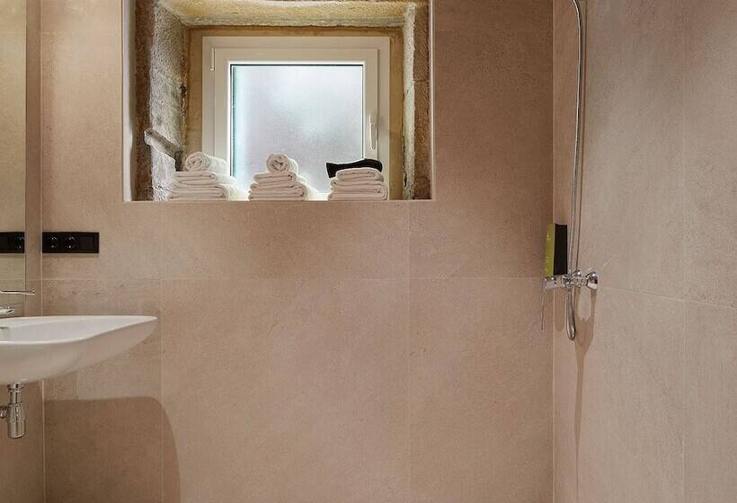 تختخواب و صبحانه Donibanea