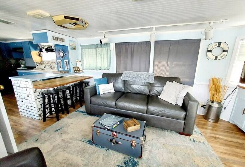 فندق 2 Story Houseboat Seeking A Captain Fishpets Ok