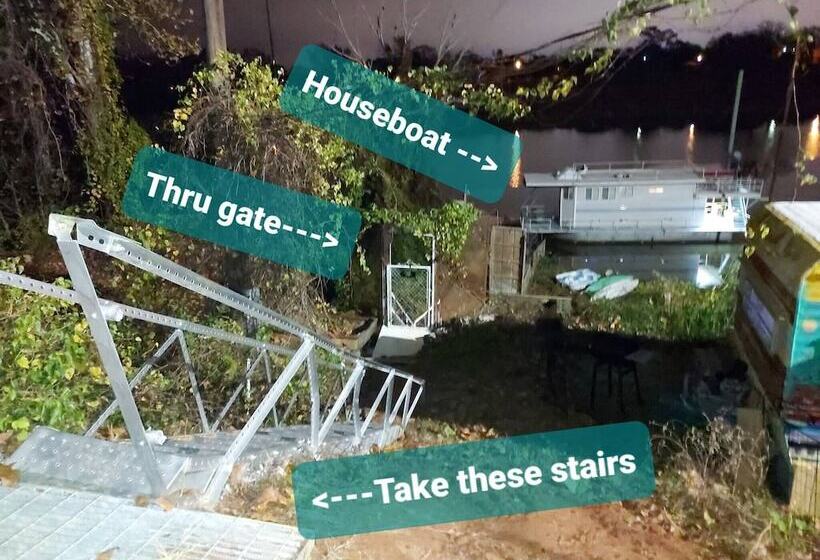 فندق 2 Story Houseboat Seeking A Captain Fishpets Ok