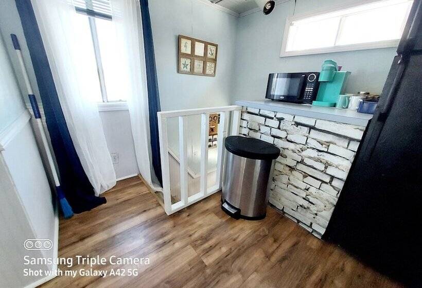 فندق 2 Story Houseboat Seeking A Captain Fishpets Ok