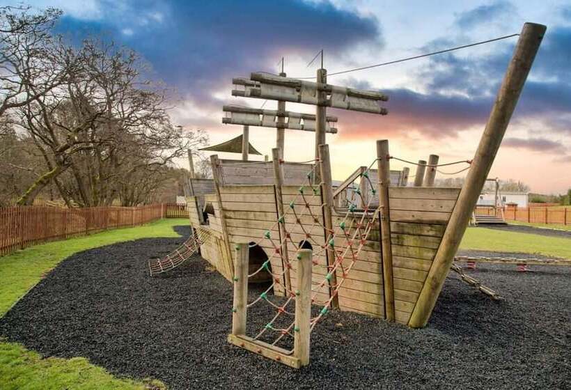 בית מלון כפרי Apple Tree Lodge, Hot Tub, 3 Bedroom, 2 Bars