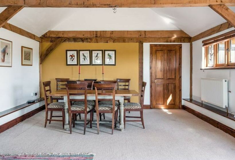 هتل Huish Lodge