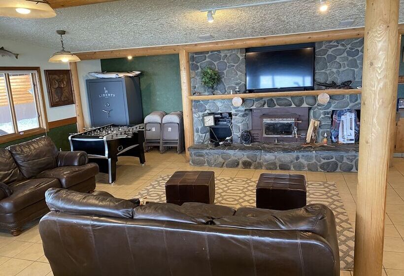 فندق King Halibut Lodge