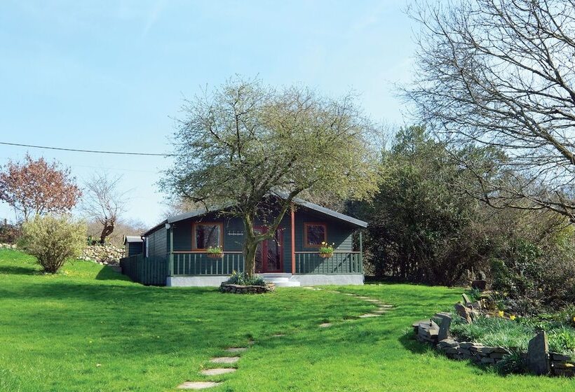 Merlins Cabin   2 Bed   Blaen Cedi Farm