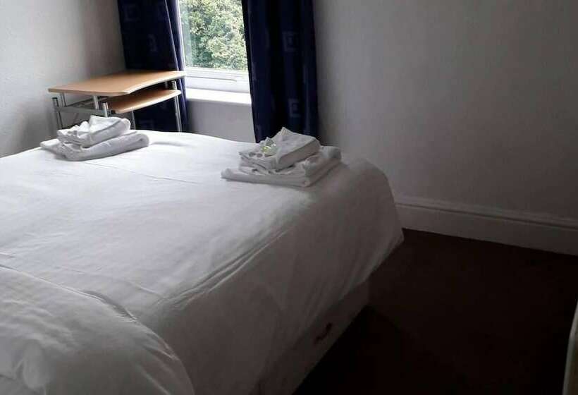 اقامتگاه Grand 4 Bed Quasi Semi House In Manchester