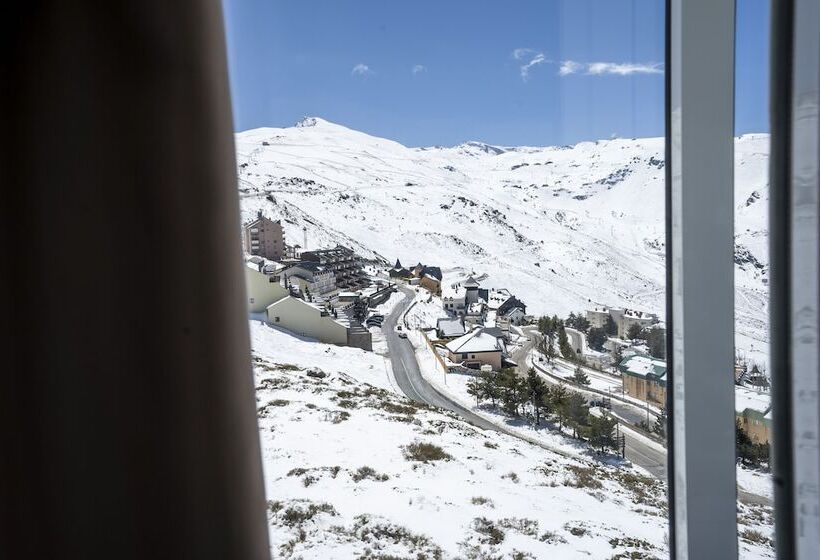 Albergue Inturjoven Sierra Nevada   Hostel