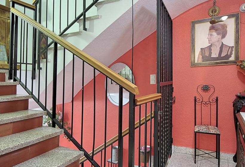 مسافرخانه Apartamentos La Miga