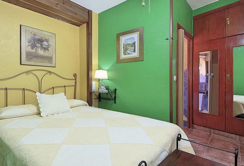 مسافرخانه Apartamentos La Miga