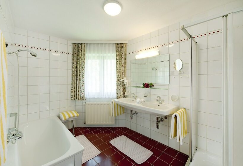 Отель Bergland Obsteig