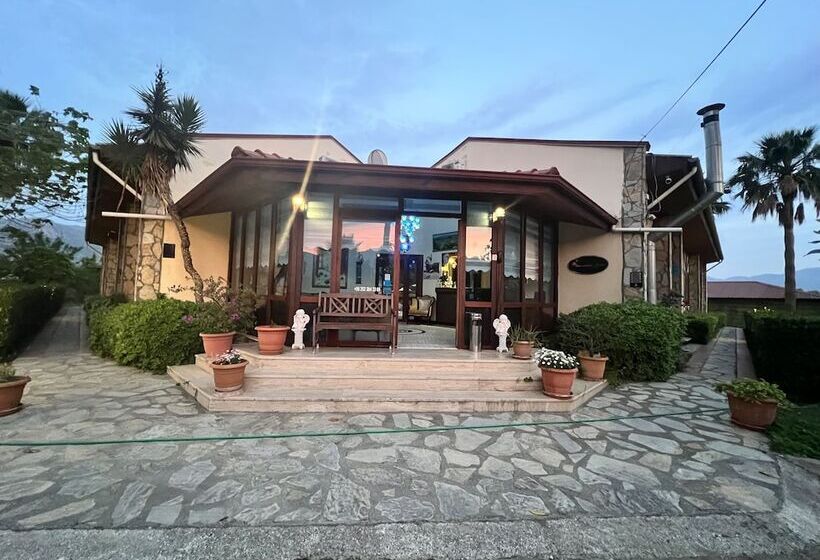 هتل Grenadine Lodge