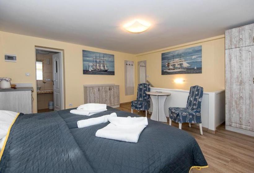 هتل Villa Nautilus