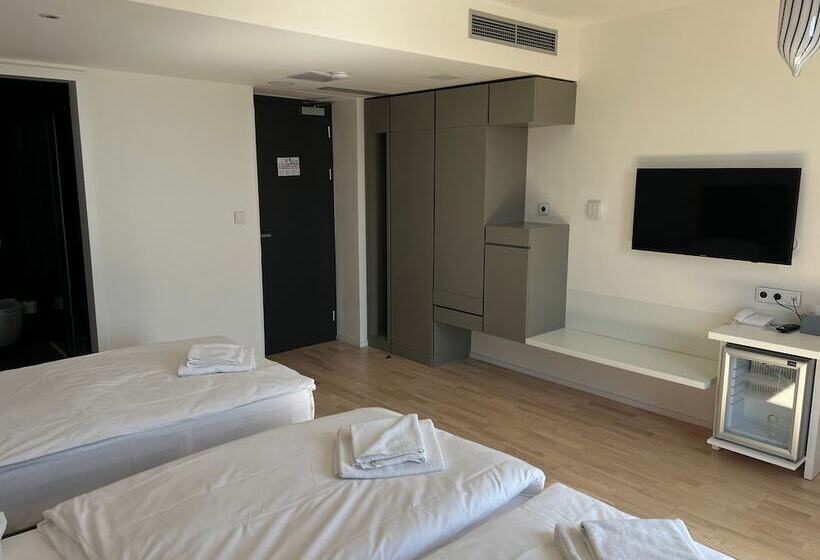 هتل Praha Liberec