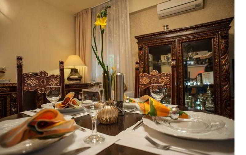 Hotel The Seasons