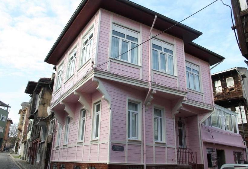 Piya Hostel
