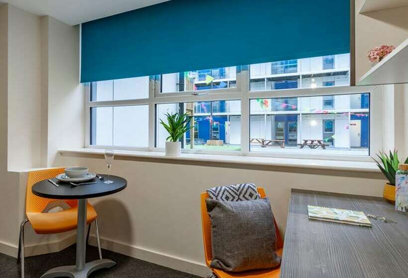 호스텔 Rooms & Studios For Students Only Bolton