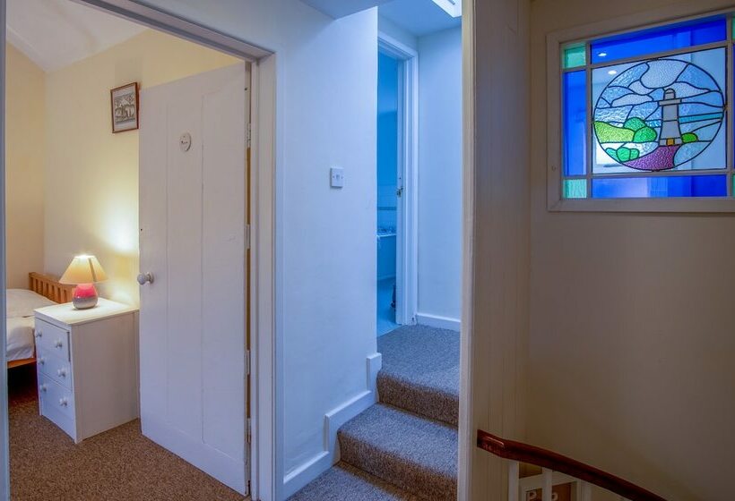 Poppy Cottage  3 Bed Cottage  Pembroke