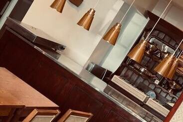 تختخواب و صبحانه White Stag Lodge