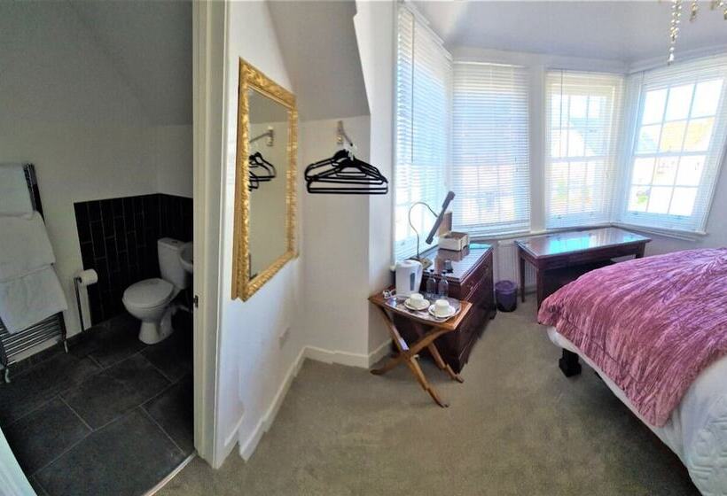 تختخواب و صبحانه White Stag Lodge