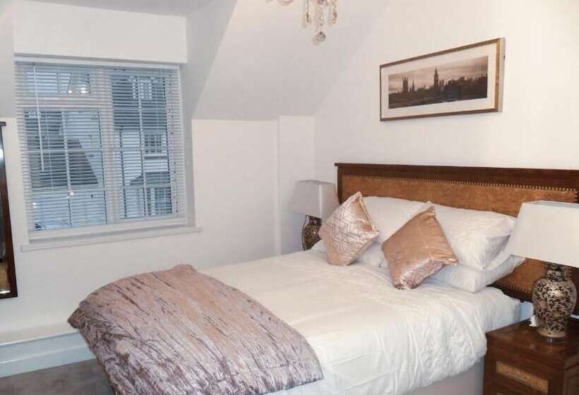 تختخواب و صبحانه White Stag Lodge