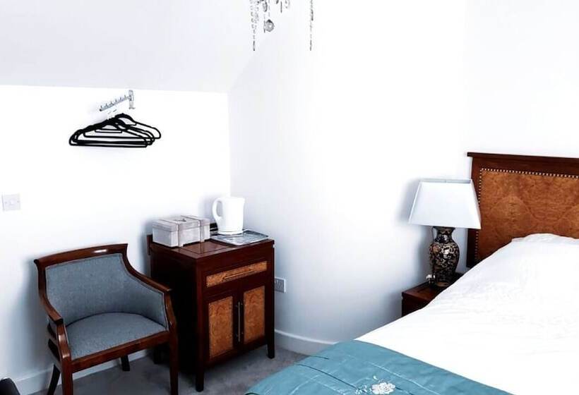 تختخواب و صبحانه White Stag Lodge
