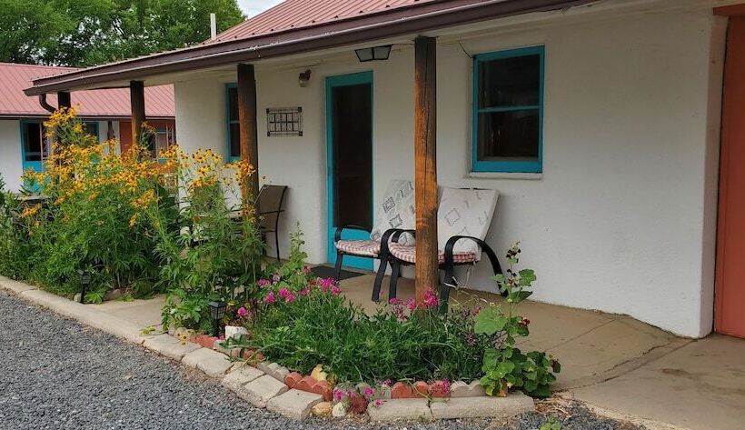 Escape to Enchantment: Your Guide to Cimarron Inn & RV Park, New Mexico
