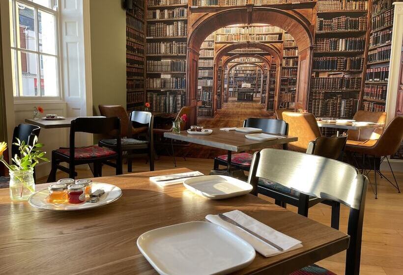 פנסיון Chapter 1 Hotels