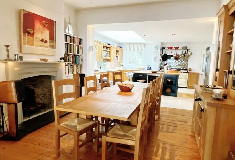 住所  Spectacular Coastal Townhouse In Fowey For 8