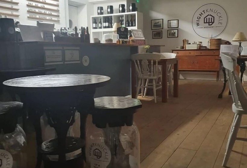 مبيت وإفطار The Pilot Boat Inn