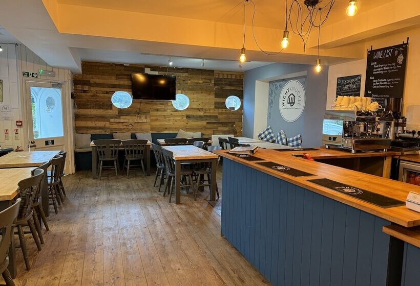 مبيت وإفطار The Pilot Boat Inn